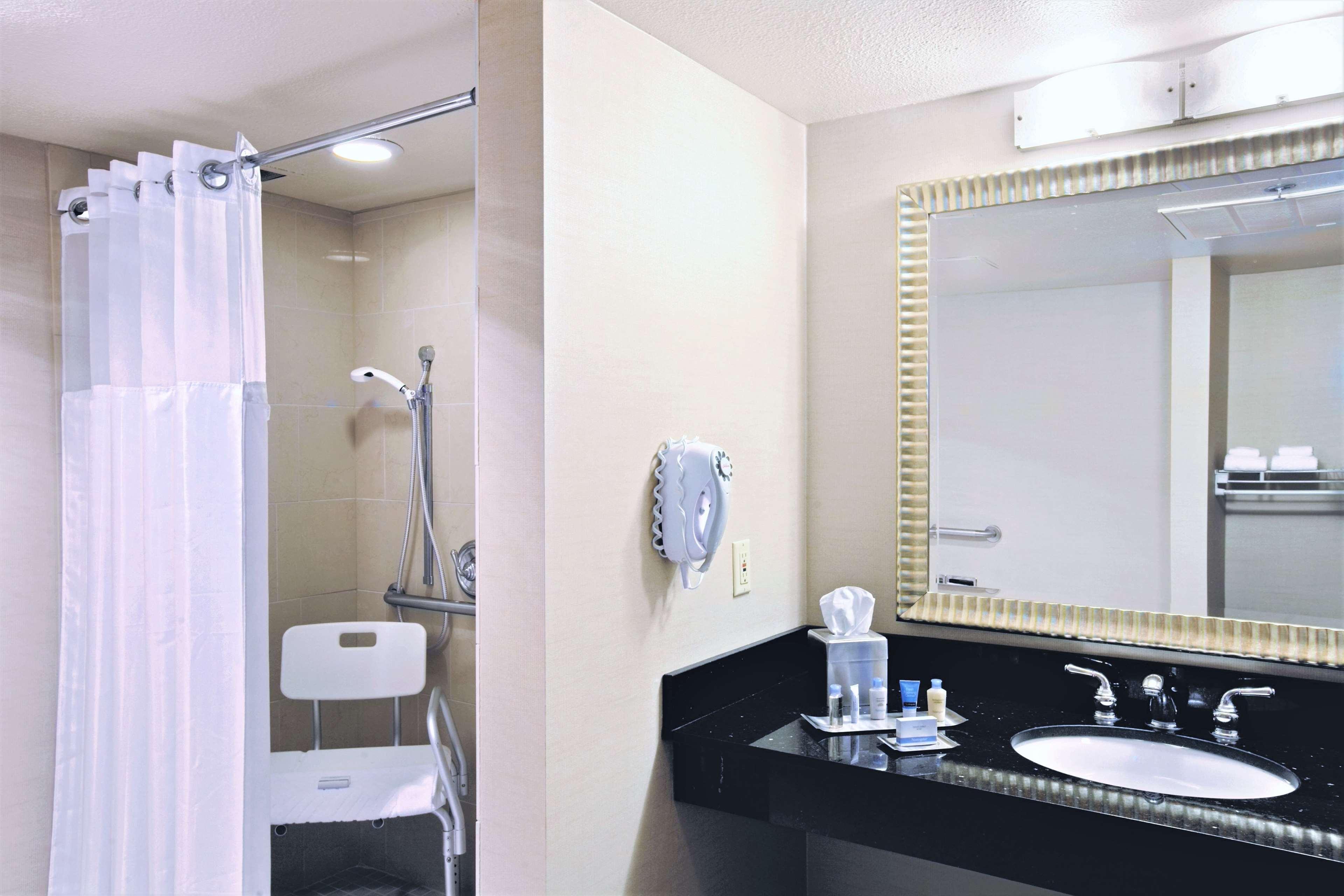 Doubletree By Hilton Sacramento Hotel Bilik gambar